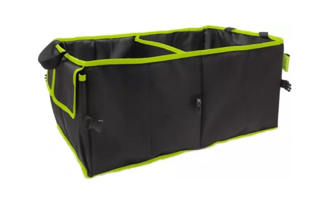 alt="organizator auto realizat din material mai putin rezistent, culoare negru cu margini verzi"