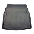 Tavita portbagaj Premium Mercedes E W212 (M.2.1) carsoserie sedan sunt vizibile elementele de plastic din spatele banchetei