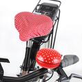 Set husa si sonerie bicicleta pentru femei, Fischer, hidrofug, rezistent la uzura, rosu cu buline albe - RESIGILAT (produs testat - fara ambalaj original)
