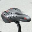 Sa bicicleta MTB cu stop reflectorizant rosu si spuma de memorie, ergonomica, impermeabila, rezistenta la socuri, 27.5 x 19.5 x 9 cm, poliuretan, West Biking, negru cu rosu